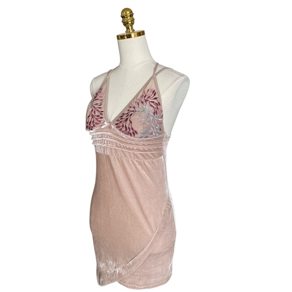 Y2K Cream Strappy Babydoll Velvet Floral Embroidery Asymmetric Hem S Whimsigoth - Picture 3 of 6